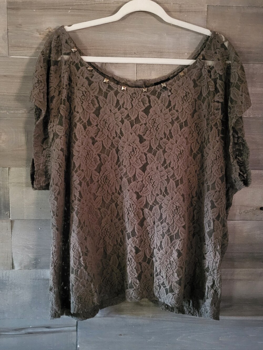 Torrid Olive Green Lace Short Sleeve Top with Gold Studs Size 3